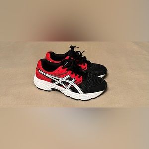 ASICS running shoe. Youth size 3.5 boys athletic tennis shoe sneakers